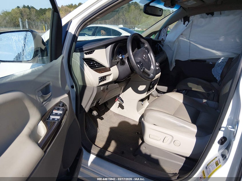 2015 Toyota Sienna Xle 8 Passenger
