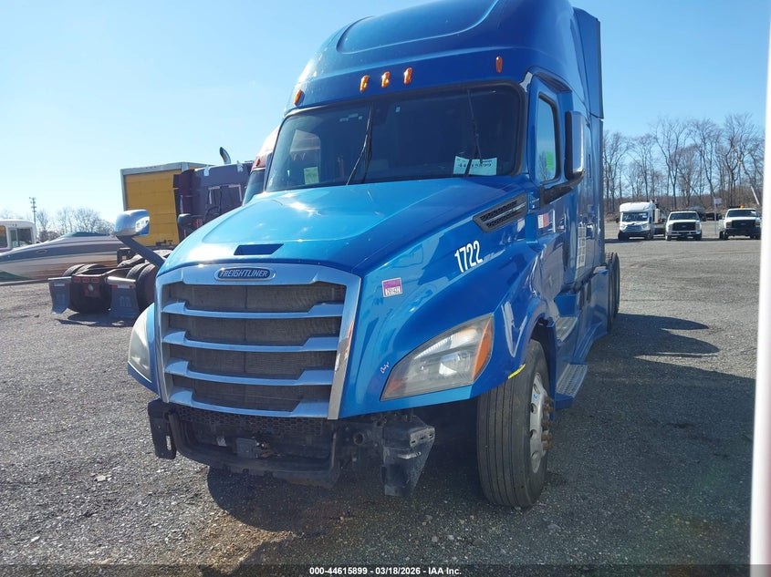 2018 FREIGHTLINER NEW CASCADIA 126 auction photo 2