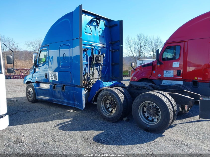 2018 FREIGHTLINER NEW CASCADIA 126 auction photo 3