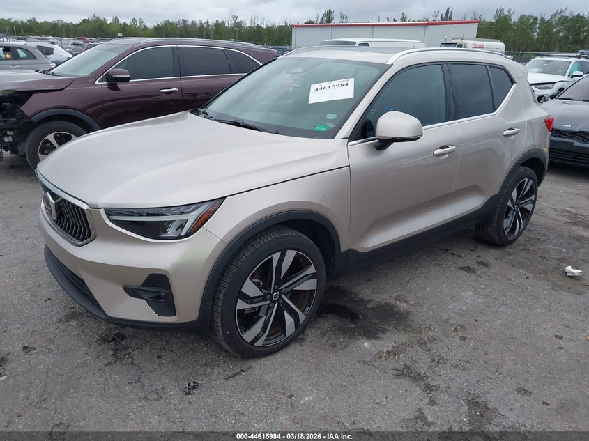 2023 Volvo Xc40 B5 Plus Bright Theme