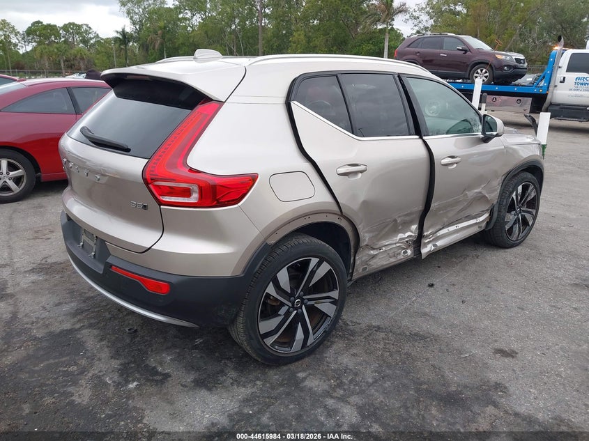 2023 Volvo Xc40 B5 Plus Bright Theme