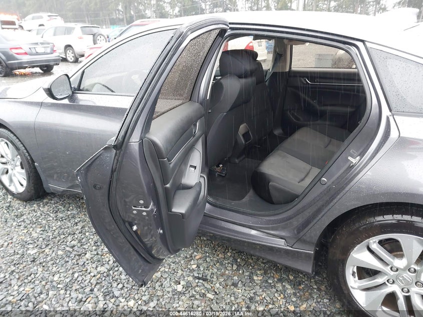 VIN 1HGCV1F16KA042207 2019 HONDA ACCORD LX