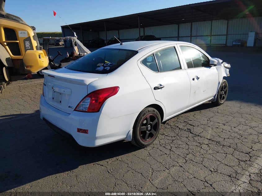 2016 Nissan Versa 1.6 S+