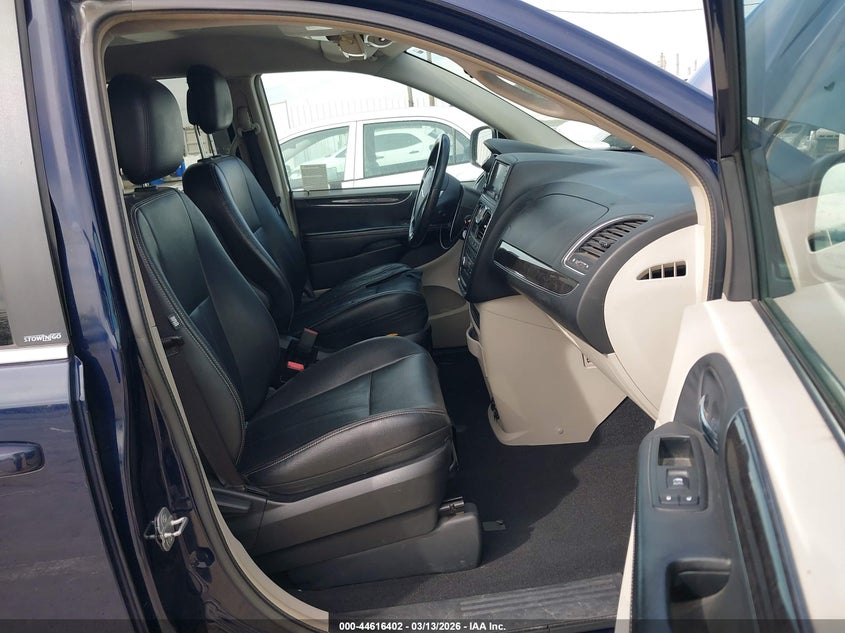 2014 Chrysler Town & Country Touring