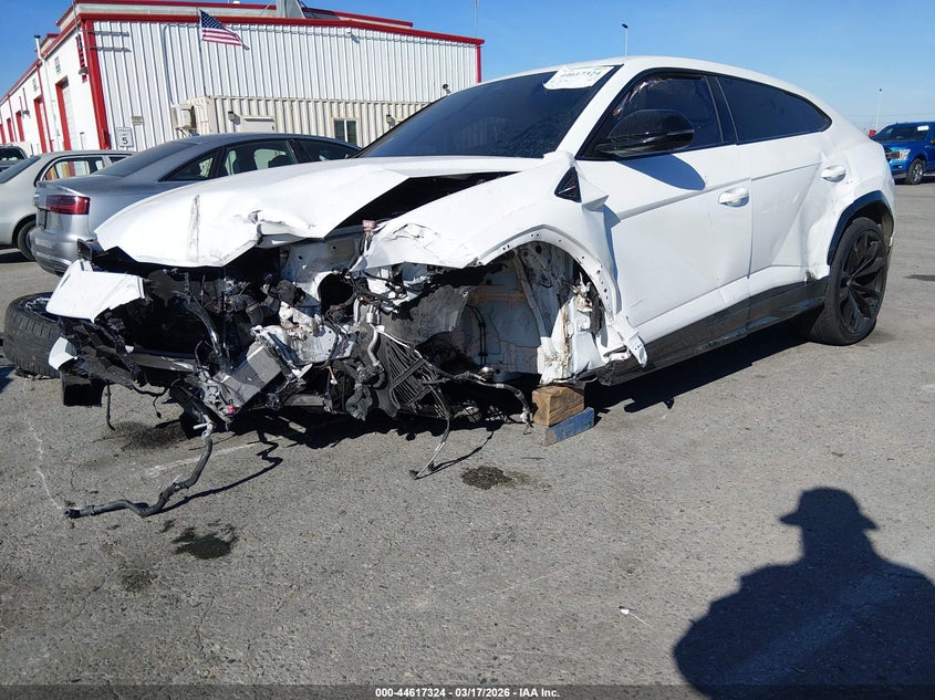 2022 LAMBORGHINI URUS auction photo 2