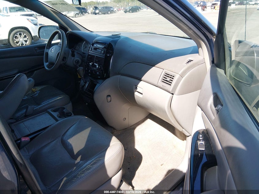 2005 Toyota Sienna Le