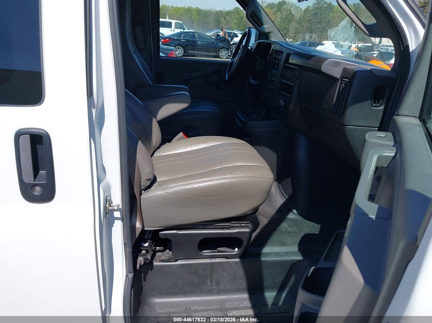 2022 Chevrolet Express Passenger Rwd 3500 Extended Wheelbase Ls