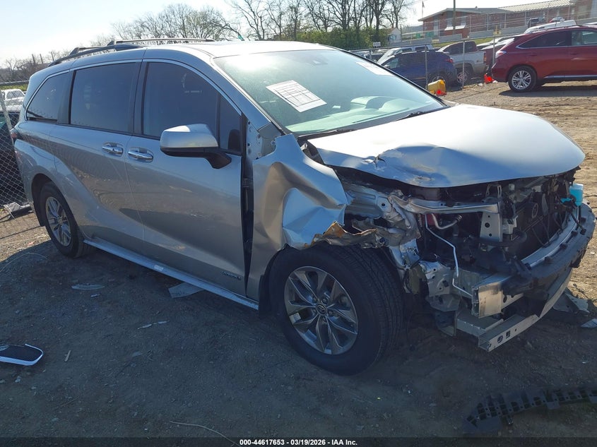 2021 Toyota Sienna Xle