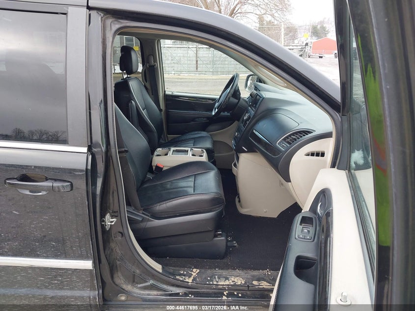 2014 Chrysler Town & Country Touring