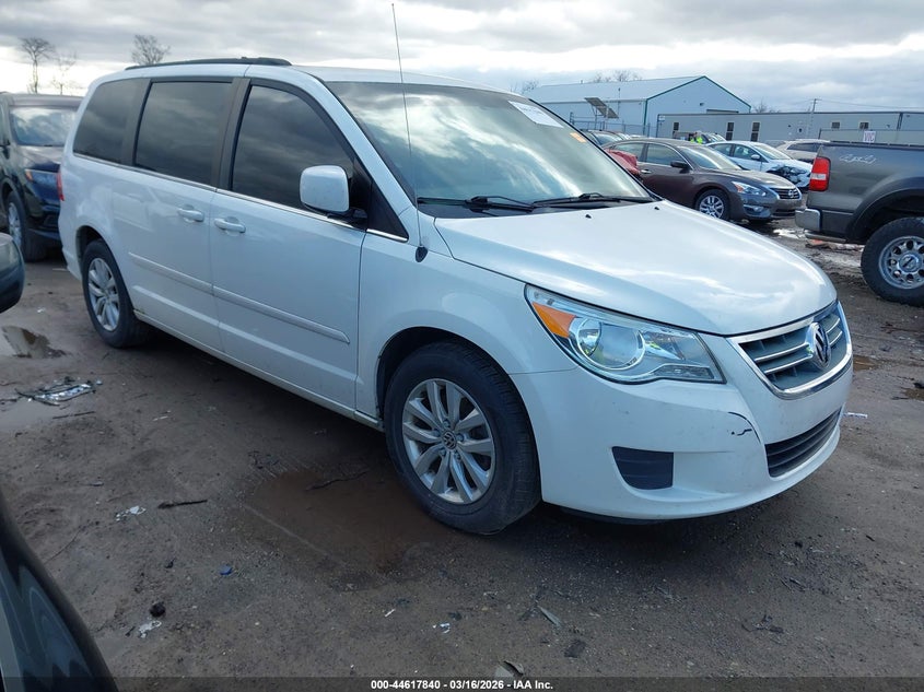 2012 Volkswagen Routan Se