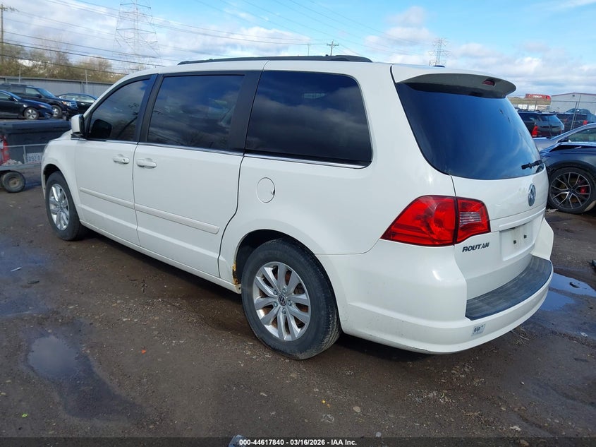 2012 Volkswagen Routan Se