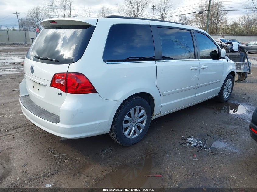 2012 Volkswagen Routan Se