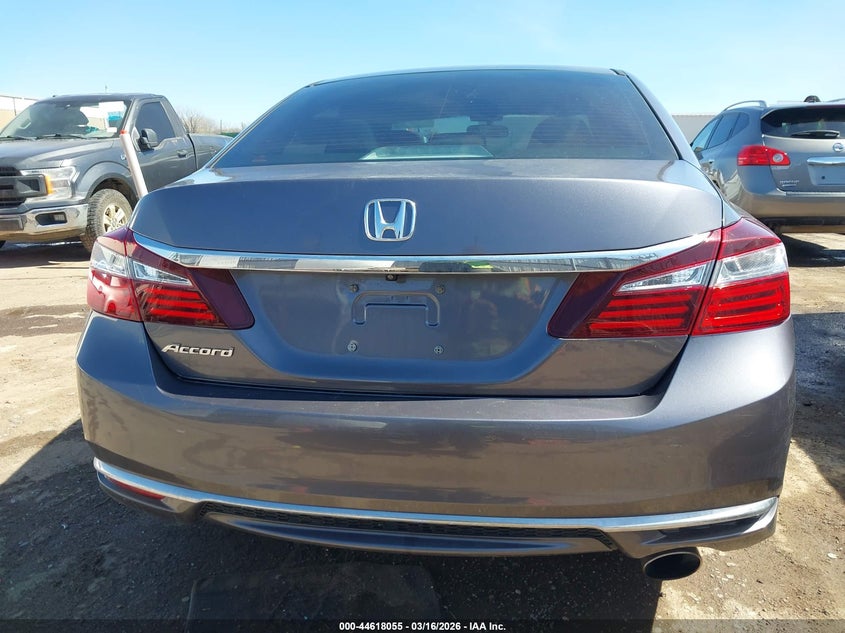 2017 HONDA ACCORD LX — Фото 16