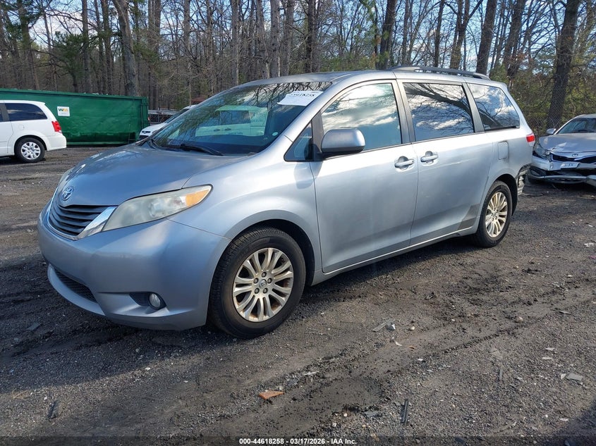 2013 Toyota Sienna Xle V6 8 Passenger