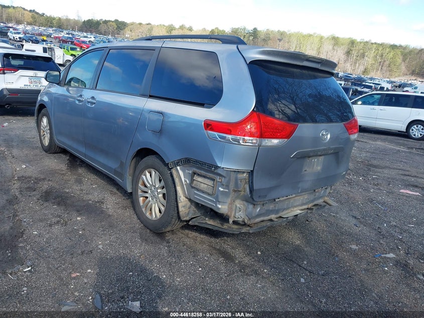 2013 Toyota Sienna Xle V6 8 Passenger