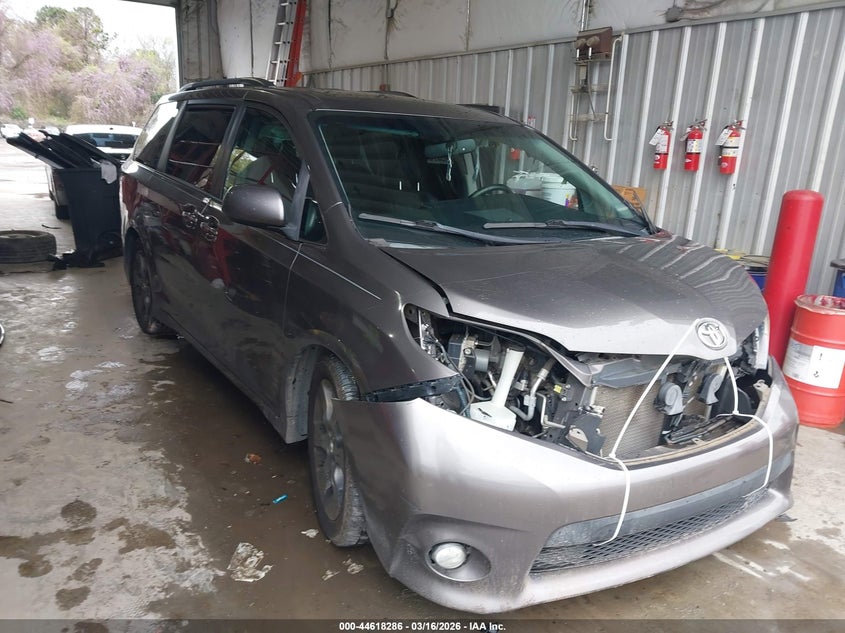 2015 Toyota Sienna Se Premium 8 Passenger