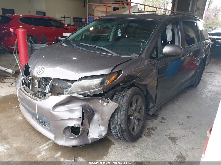 2015 Toyota Sienna Se Premium 8 Passenger