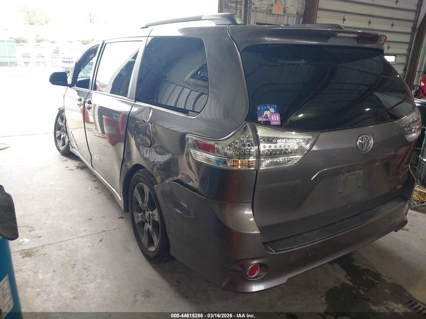 2015 Toyota Sienna Se Premium 8 Passenger