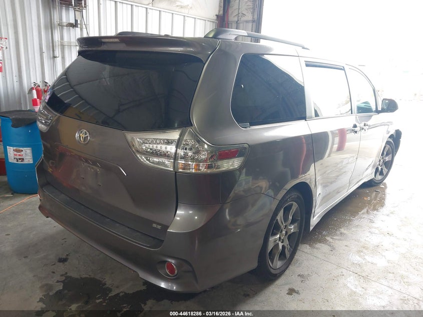 2015 Toyota Sienna Se Premium 8 Passenger