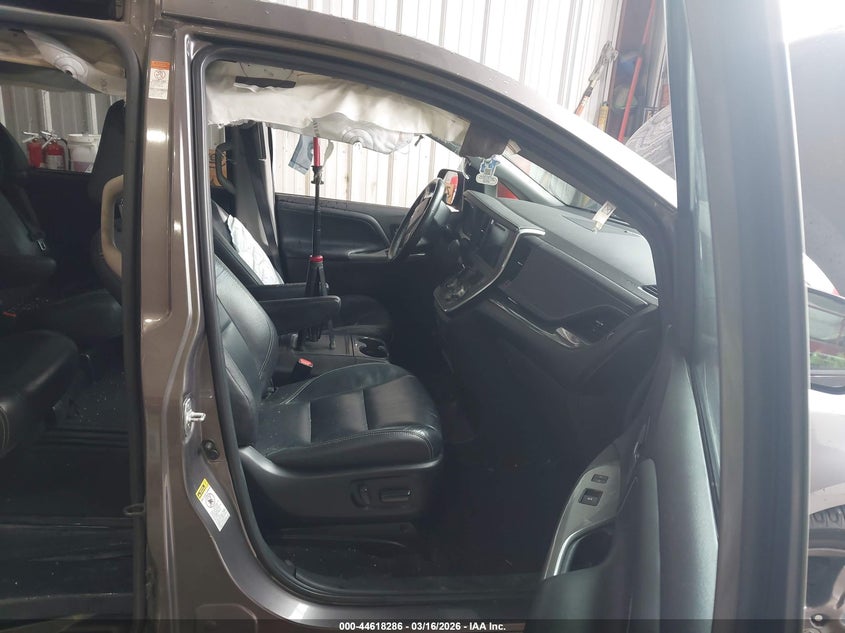 2015 Toyota Sienna Se Premium 8 Passenger