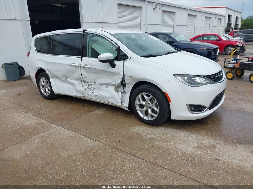 2017 Chrysler Pacifica Touring Plus