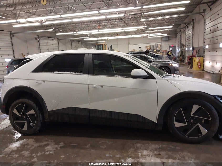 2025 Hyundai Ioniq 5 Se Standard Range VIN: 7YAKM4DB3SY014715 Lot: 44619036