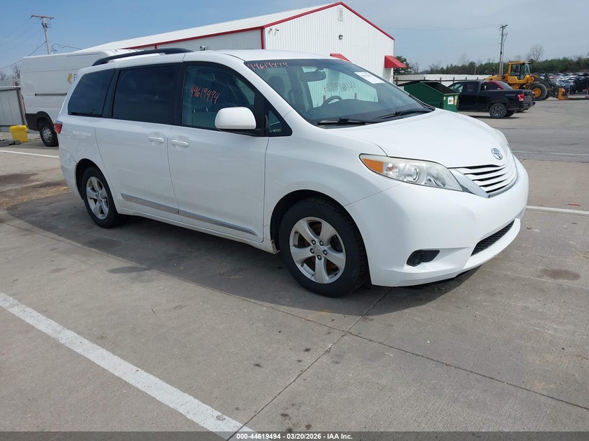 2015 Toyota Sienna Le 8 Passenger