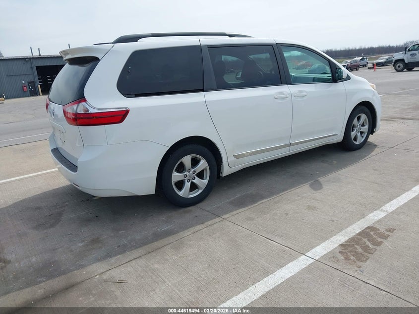 2015 Toyota Sienna Le 8 Passenger