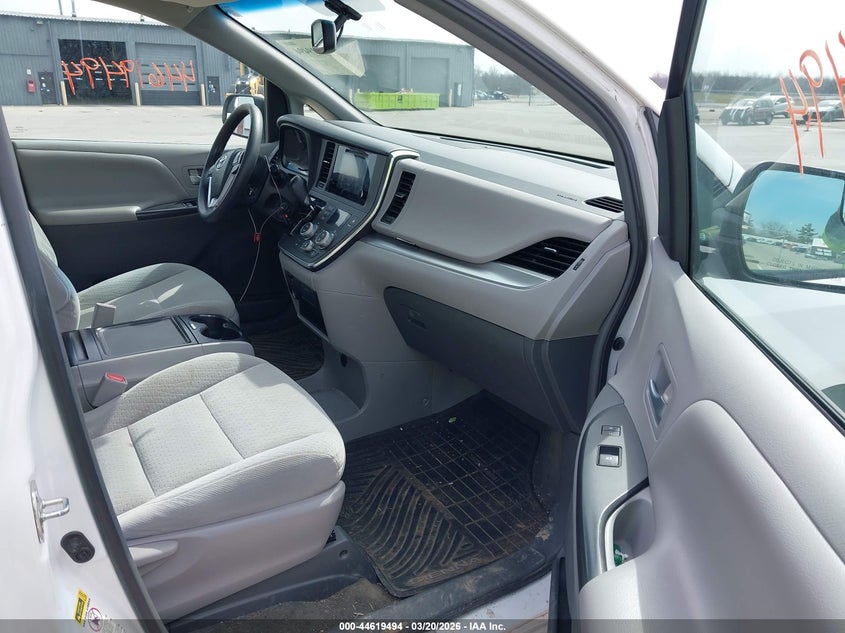 2015 Toyota Sienna Le 8 Passenger