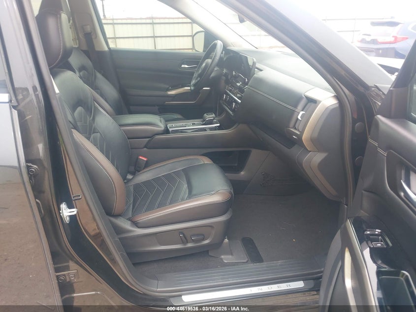 2022 Nissan Pathfinder Platinum 2Wd