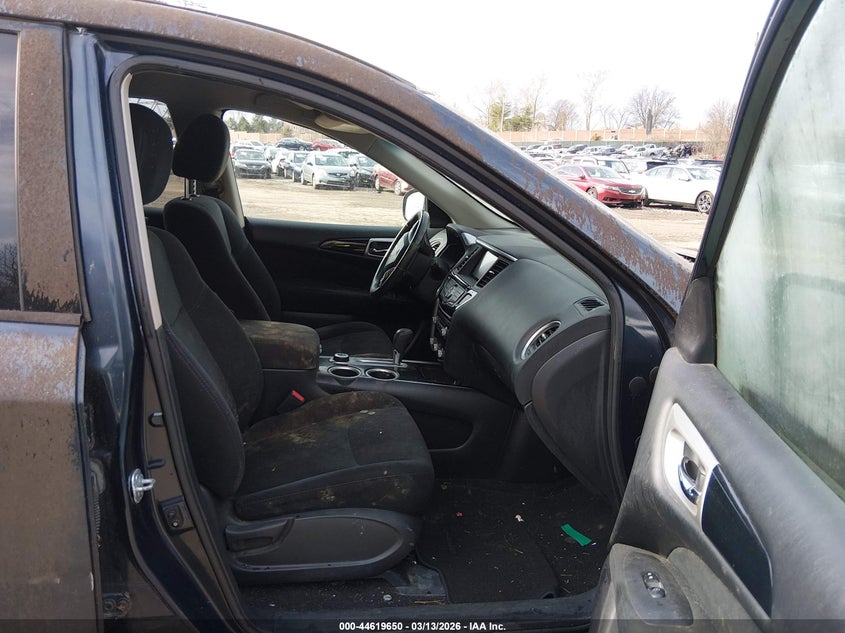 2016 Nissan Pathfinder Sv