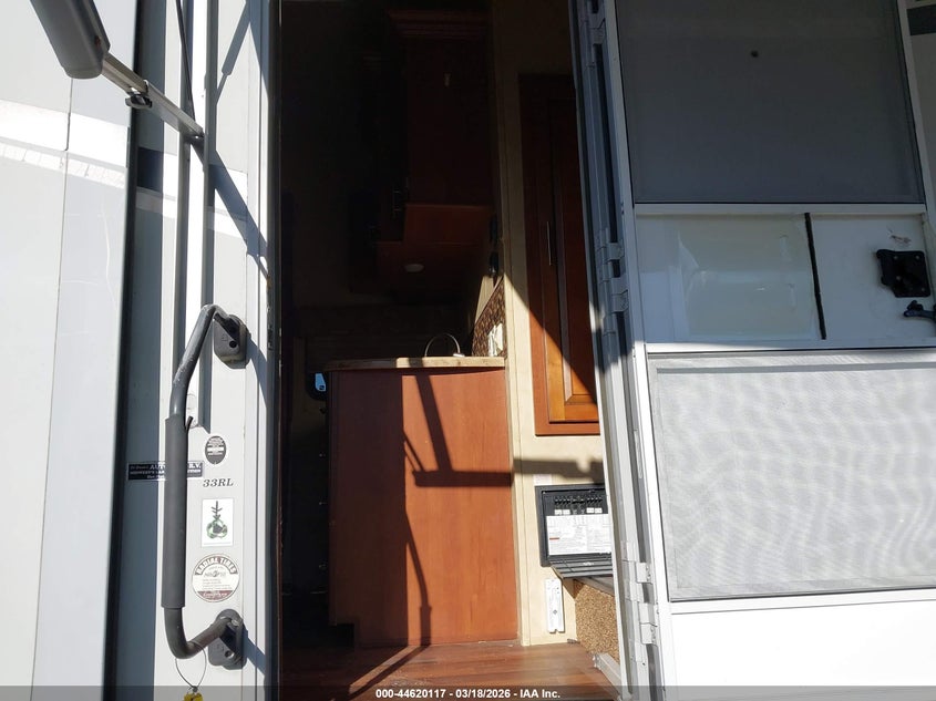 2014 FOREST RIVER 36FT auction photo 5