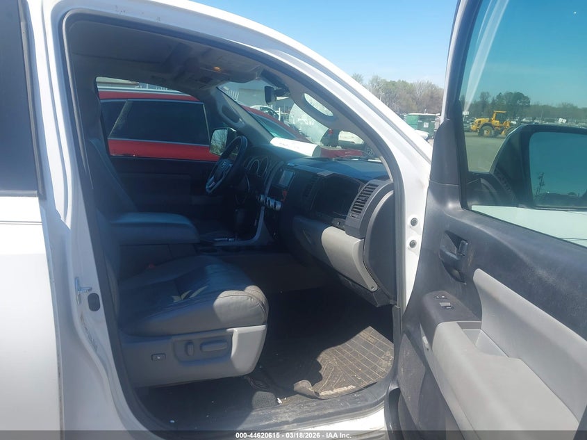 2015 Toyota Sequoia Sr5 5.7L V8