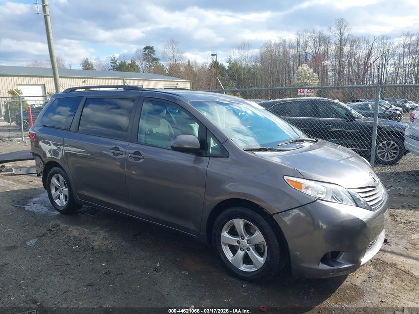 2016 Toyota Sienna Le 8 Passenger