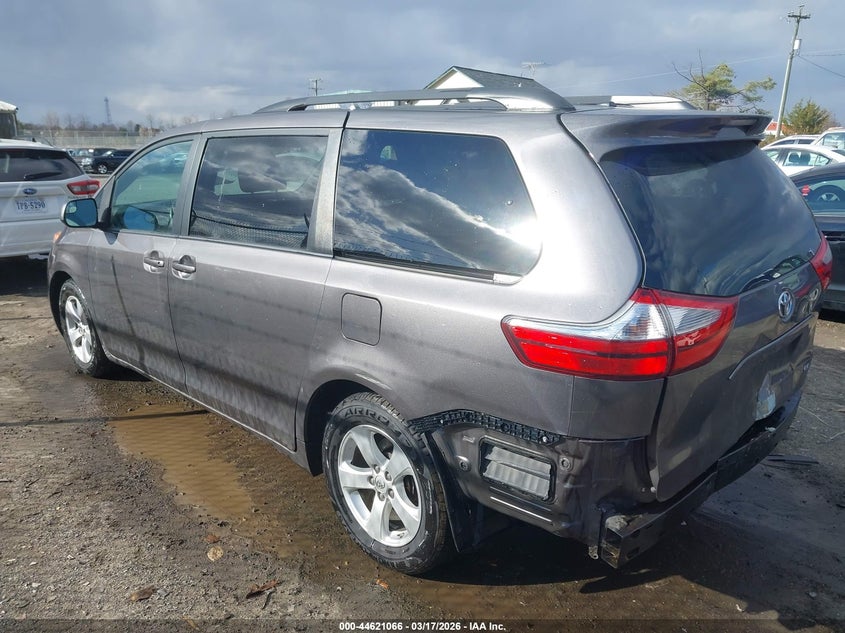2016 Toyota Sienna Le 8 Passenger