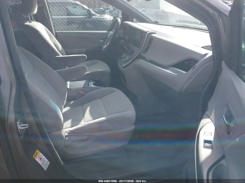 2016 Toyota Sienna Le 8 Passenger