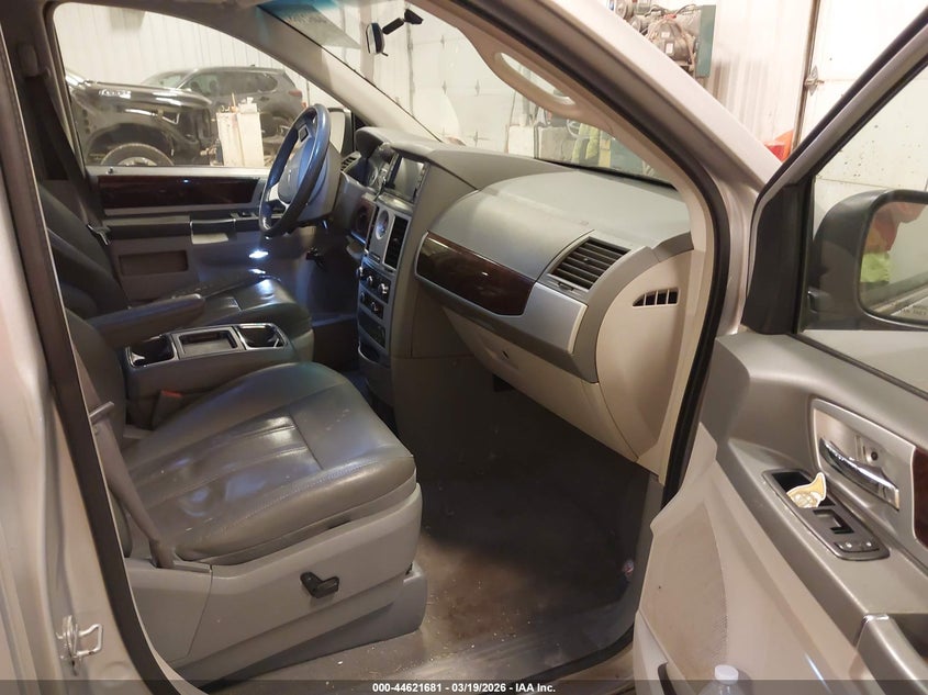 2010 Chrysler Town & Country Touring
