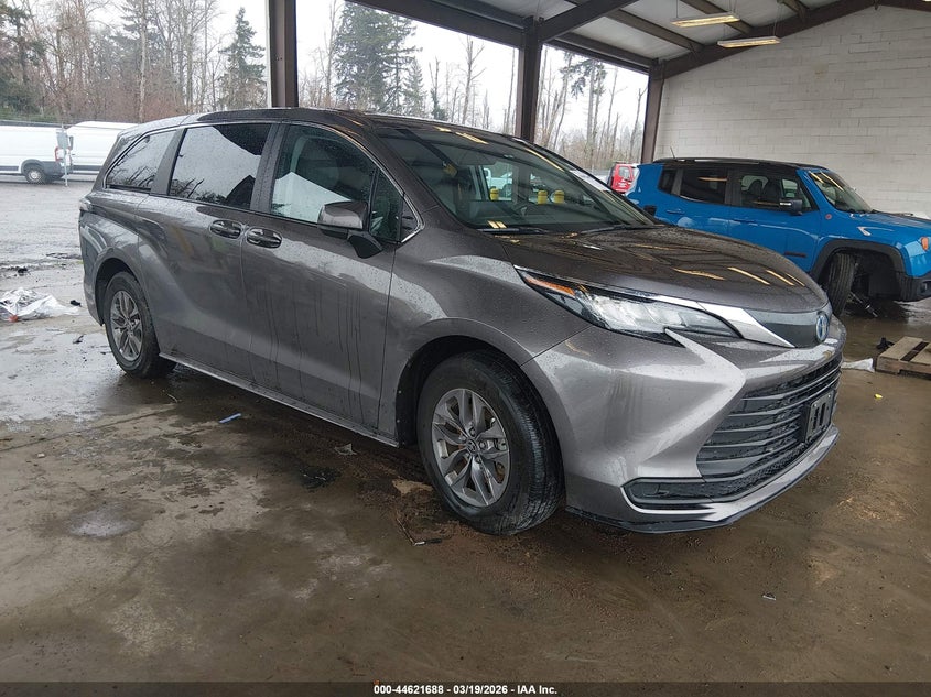 2023 Toyota Sienna Le