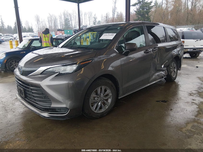 2023 Toyota Sienna Le