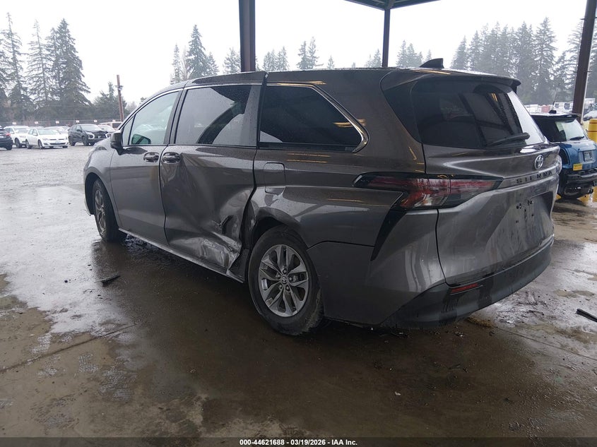 2023 Toyota Sienna Le