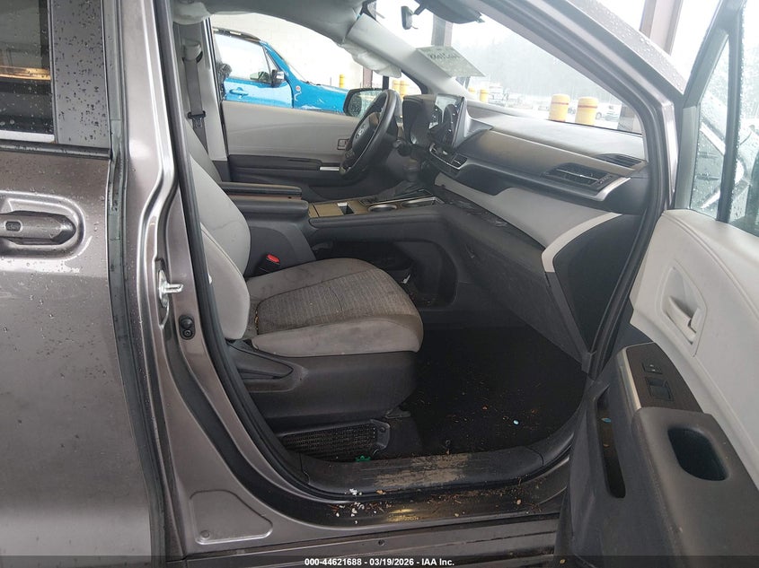 2023 Toyota Sienna Le