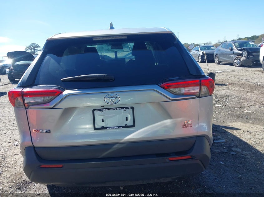 TOYOTA RAV4 - zdjęcie 17
