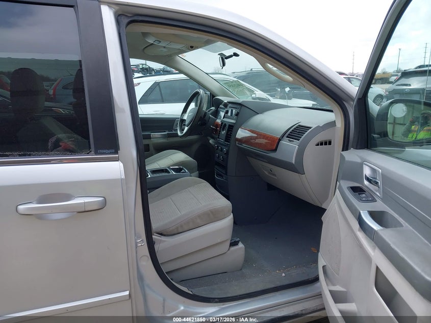 2008 Chrysler Town & Country Touring
