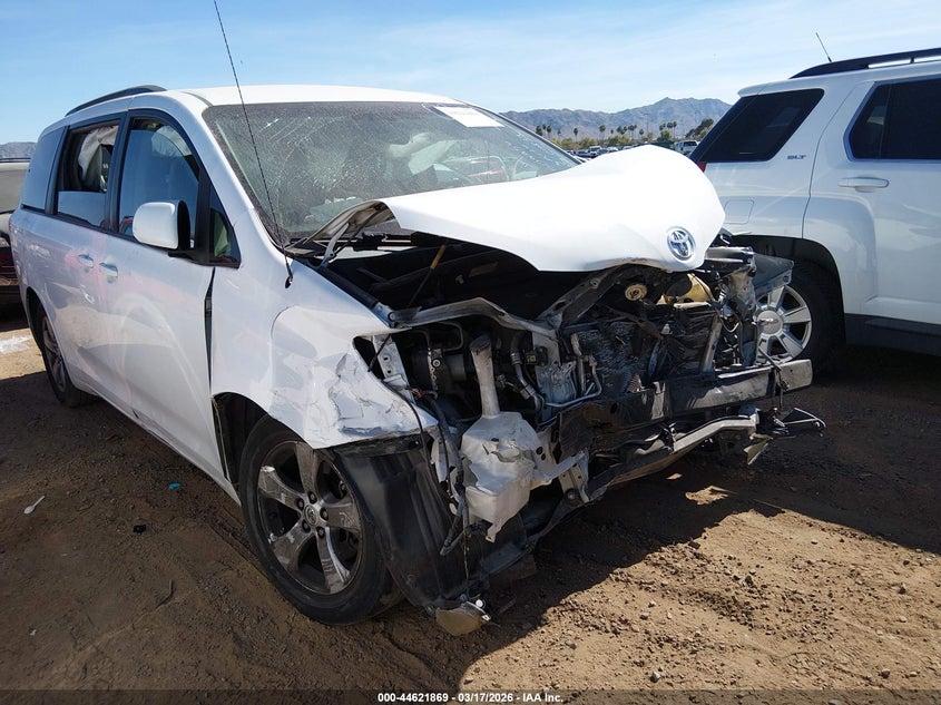 5TDKK3DC2ES509956 2014 Toyota Sienna Le V6 8 Passenger auction photo 1