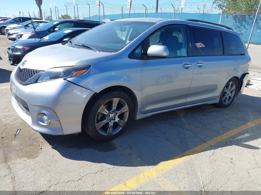 2015 Toyota Sienna Se Premium 8 Passenger