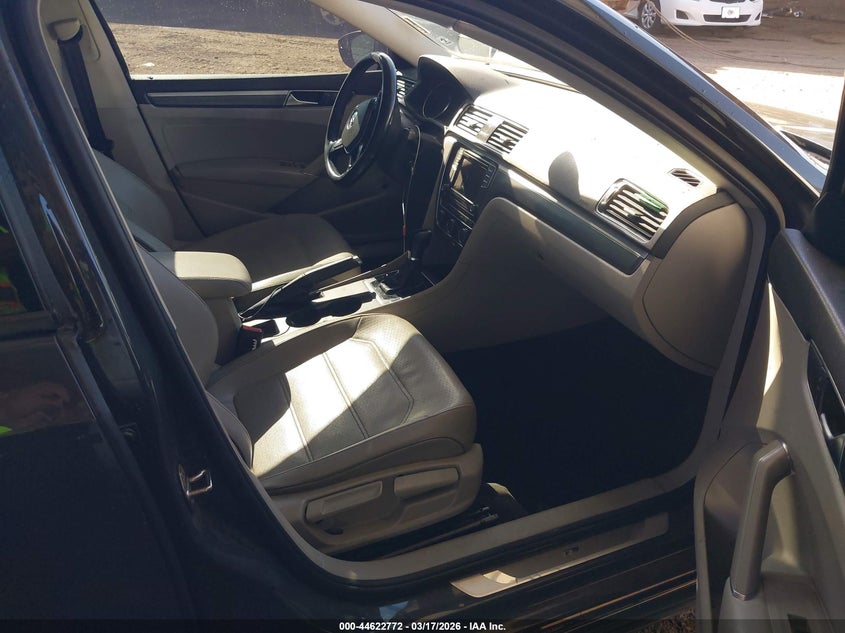 2018 Volkswagen Passat 2.0T R-Line/2.0T S