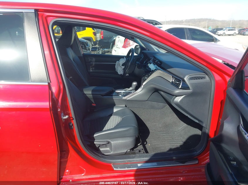 2020 TOYOTA CAMRY auction photo 5