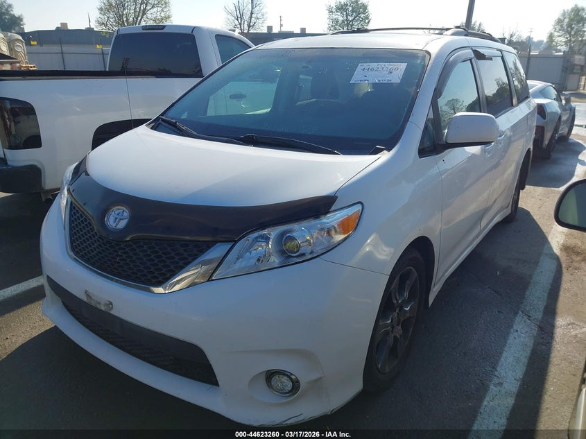 2012 Toyota Sienna Se 8 Passenger