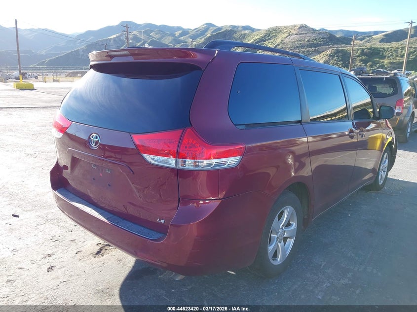 2014 Toyota Sienna Le V6 8 Passenger