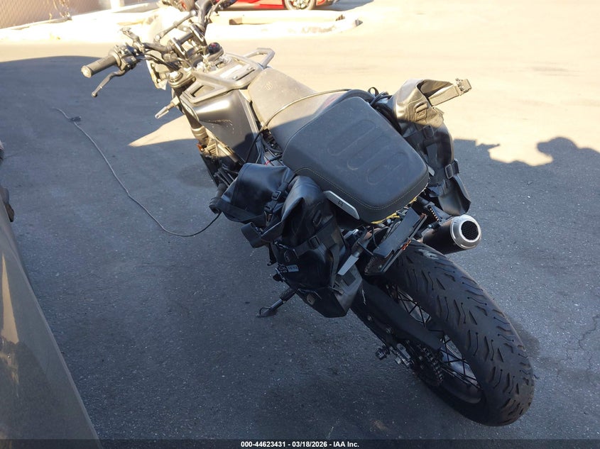 2023 HUSQVARNA VITPILEN 401/SVARTPILEN 401 auction photo 3